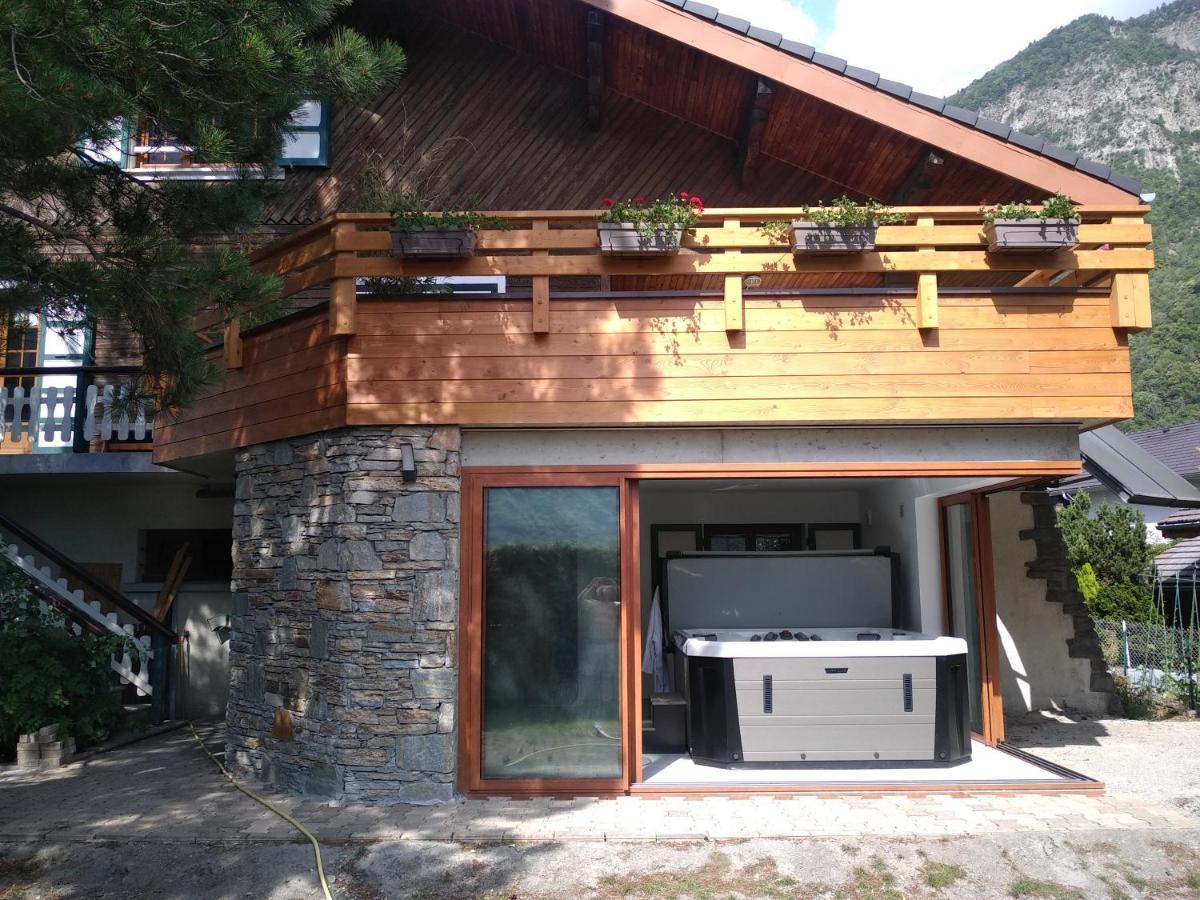 Bed and Breakfast La Marmotte De La Tour Exteriér fotografie